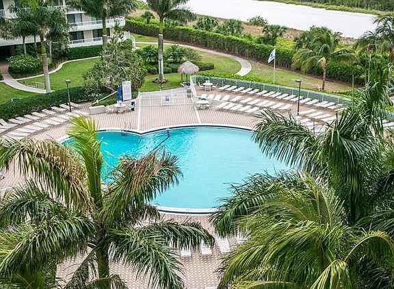 2nd image of 440 Seaview Ct APT 605