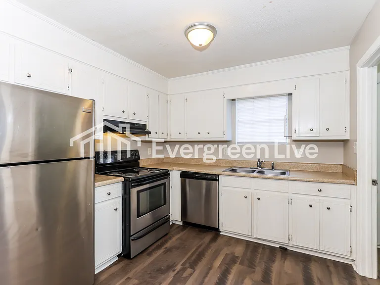 2686 Barclay St — Photo 6