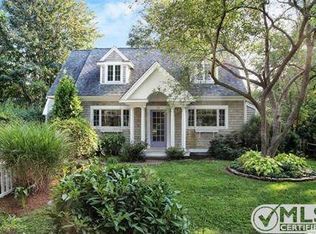 14 Barry Pl, Falmouth, MA 02540