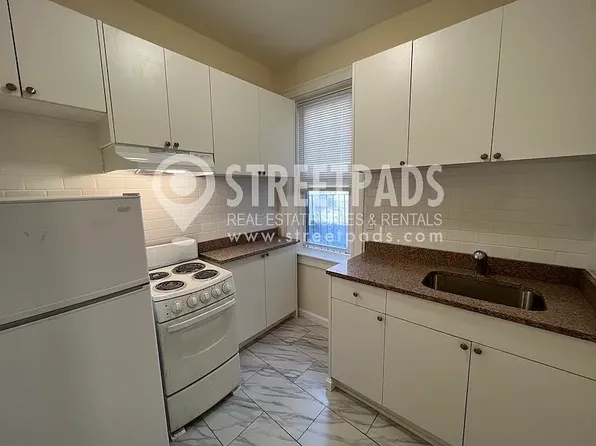 25 Park Dr APT 16, Boston, MA 02215