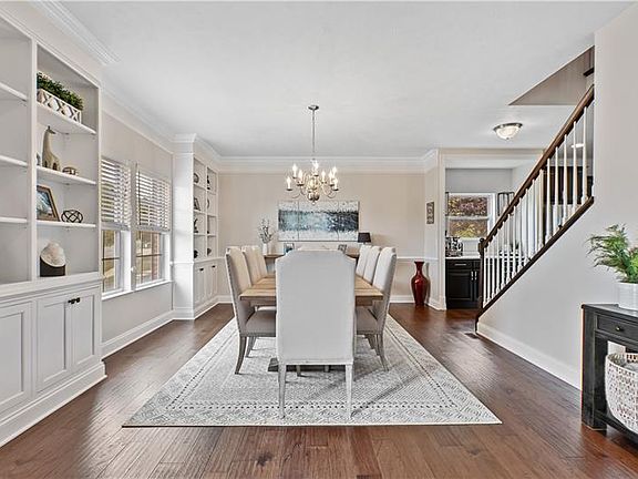 4th image of 8021 Maureen Dr