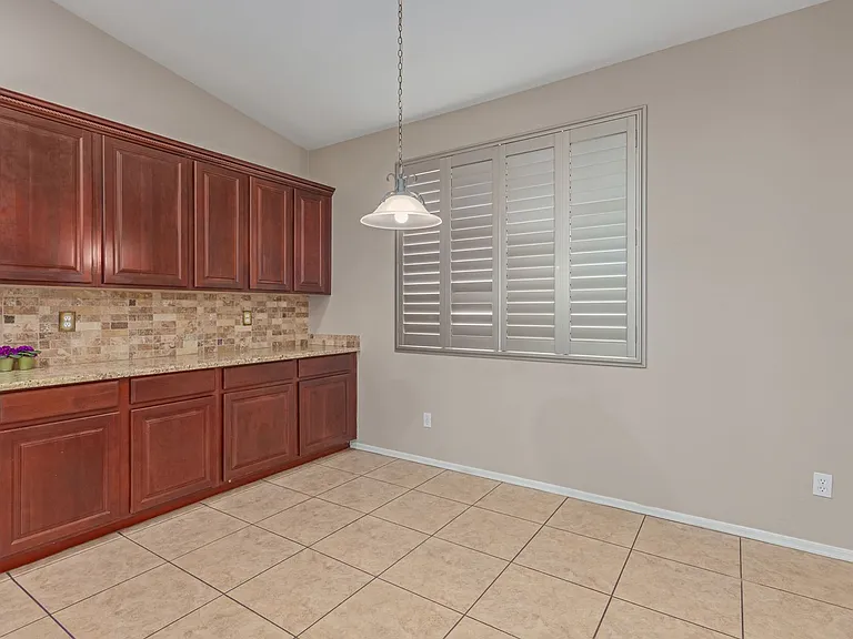 2206 W Fawn Dr — Photo 11