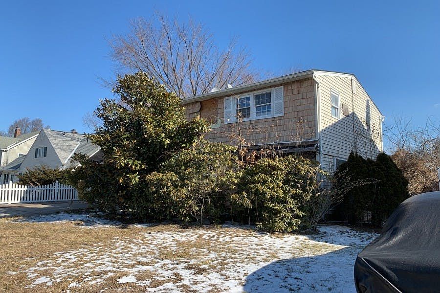 27 Grape Ln, Hicksville, NY 11801 Zillow