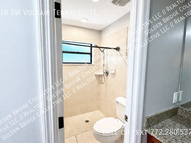 210 SW Voltair Ter — Photo 7