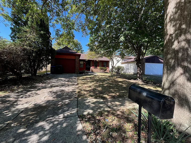 3025 Perinton Pl — Photo 2