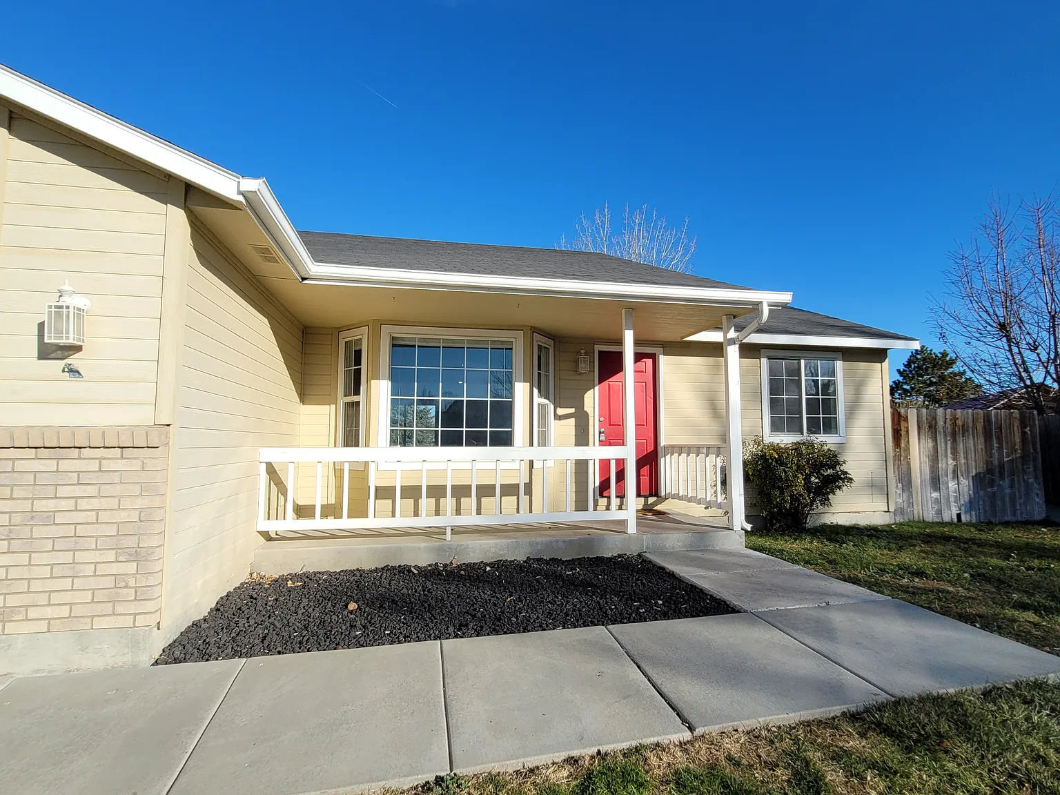 3 bed, 1244 sqft, $2,185 — Photo 2
