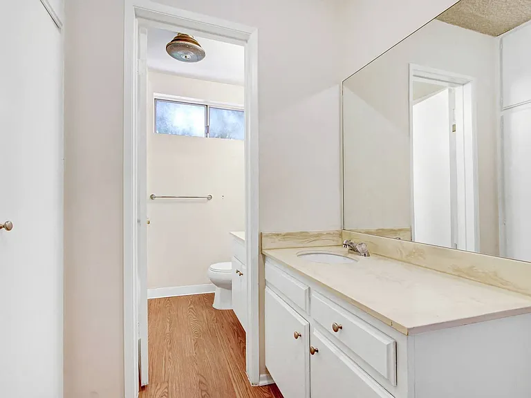 5292 Newcastle Ave — Photo 8