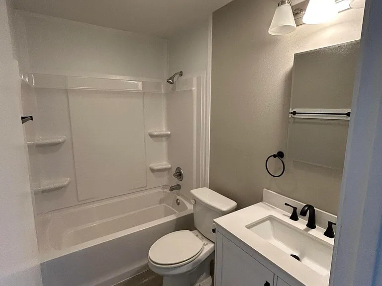 1010 Telly Rd #B — Photo 8