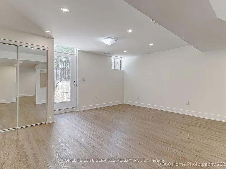 40 Northway Ave — Photo 2