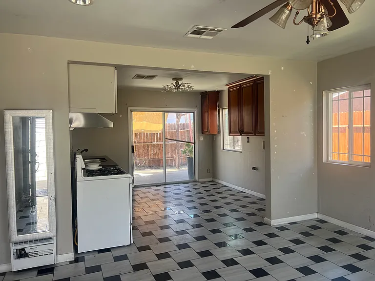 24216 Race St — Photo 1