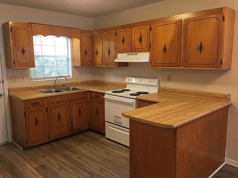 1527 Grace Ave — Photo 6