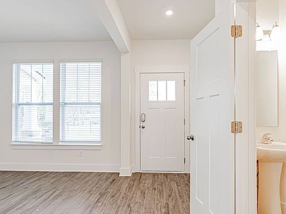 5th image of 284-294 E Hayne St #292