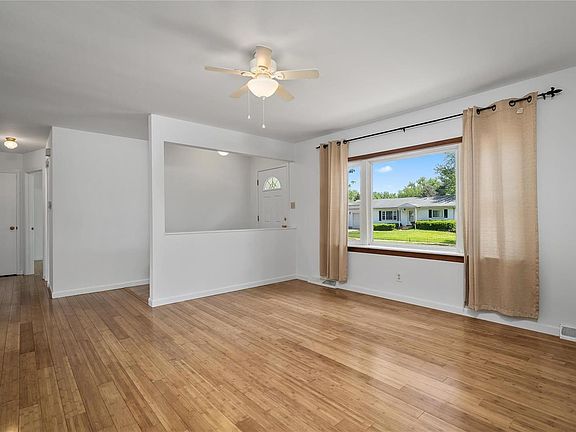 3rd image of 652 Village Square Dr