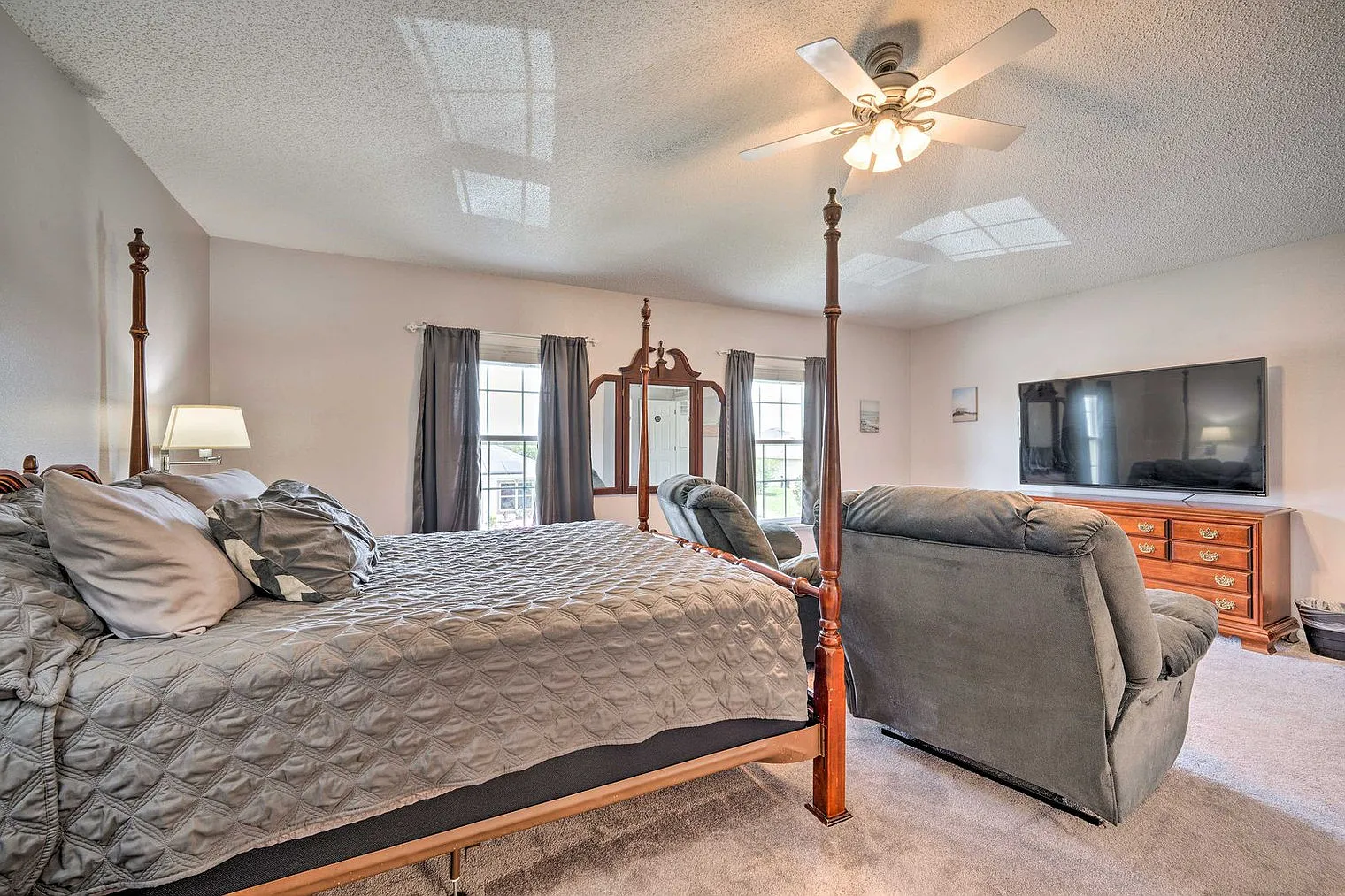 4 bed, 2.0 bath, 2873 sqft, $3,090 — Photo 4