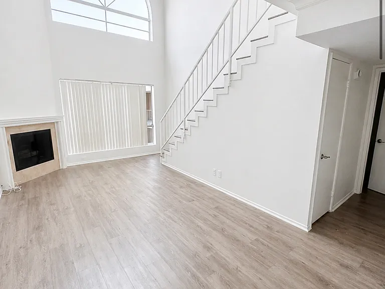 The Premier on Moorpark — Photo 2