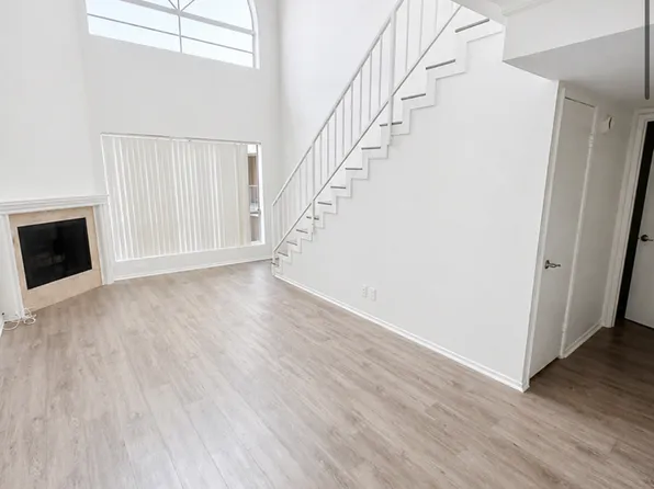 The Premier on Moorpark, 15009 Moorpark St #1B-1Ba-1100Sqft, Sherman Oaks, CA 91403