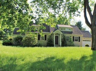 19 Hilltop Rd, Succasunna, NJ 07876