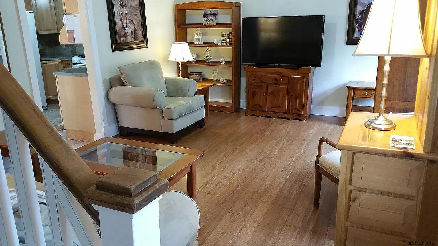 3 bed, 1300 sqft, $2,500 — Photo 2