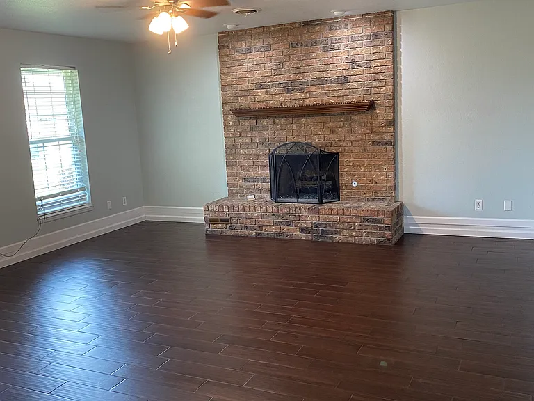 2506 Franklin Dr — Photo 3
