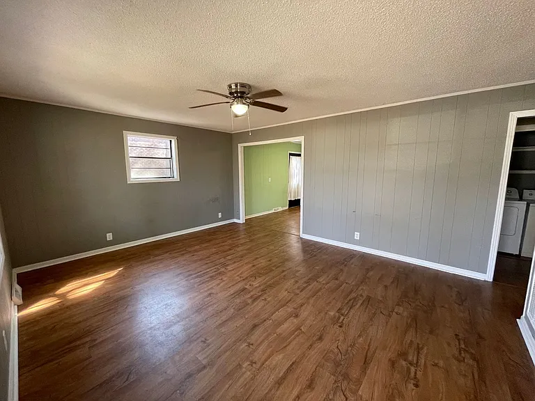 829 Glendale Rd — Photo 4