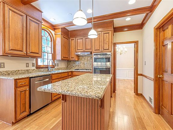 5th image of 9765 Summer Oaks Dr