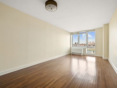 120 Riverside Blvd APT 6H, New York, NY, 10069