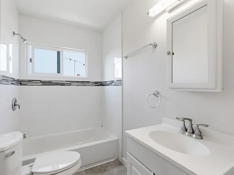 7101 Rugby Ave — Photo 5
