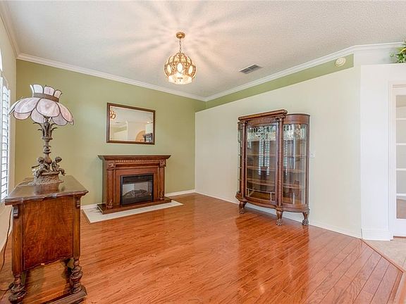 4th image of 2400 Stone Cross Cir