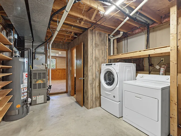 121 Rolling Ridge Ln — Photo 32