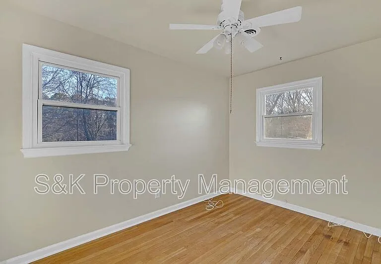 350 Hughes Dr — Photo 19