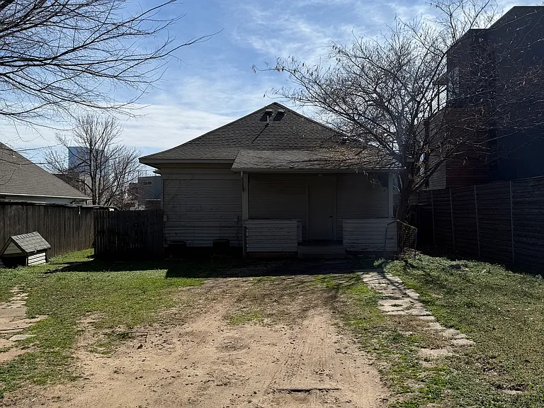 623 NW 7th St — Photo 17