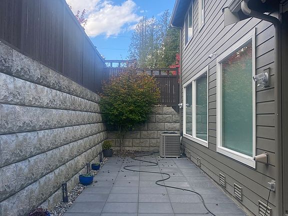 5th image of 10131 21st Pl SE