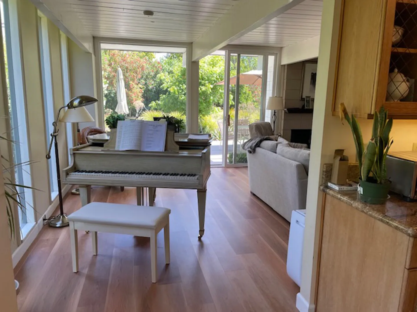 Single-Family Home in Palo Alto — Photo 4