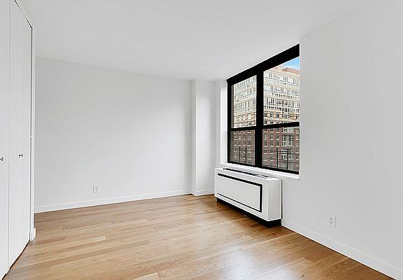 4th image of 247 W 87th St #9D