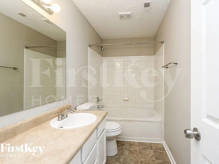10672 Glenayr Dr — Photo 8