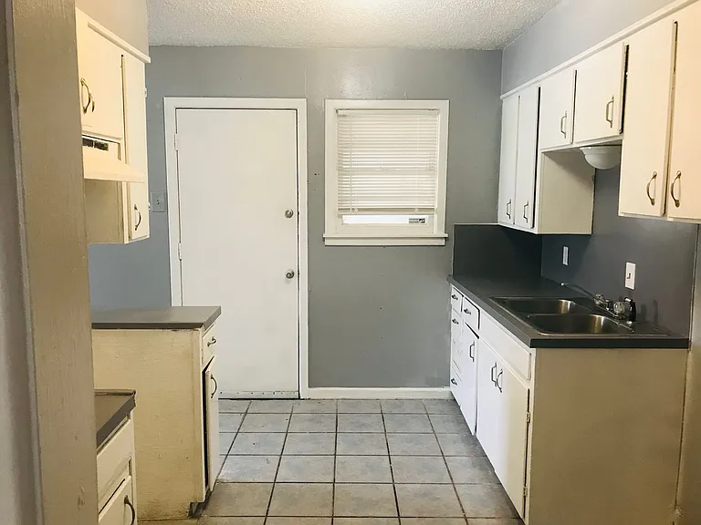 1719 E 2nd St — Photo 5