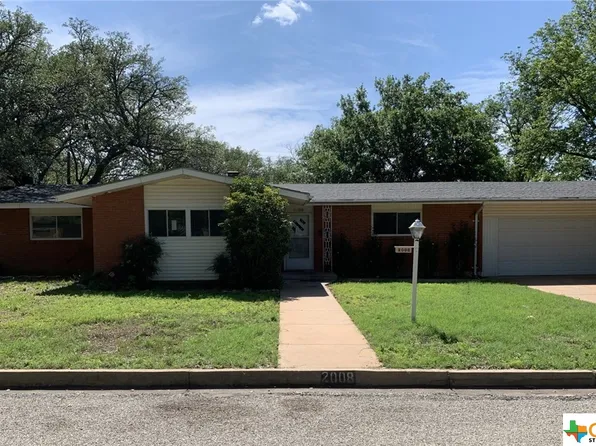 2008 S China St, Brady, TX 76825