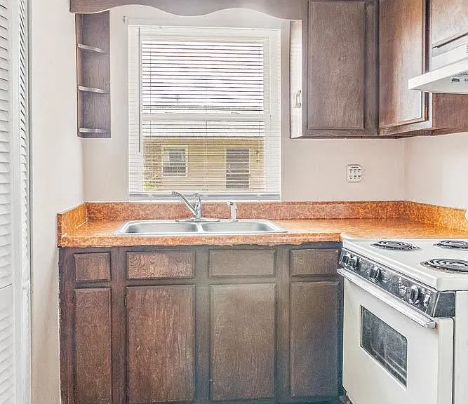 Walnut Street Apartments — Photo 19