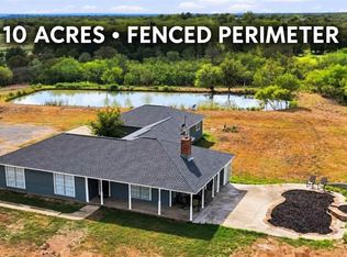1871 Bridle Path Rd, Luling, TX 78648