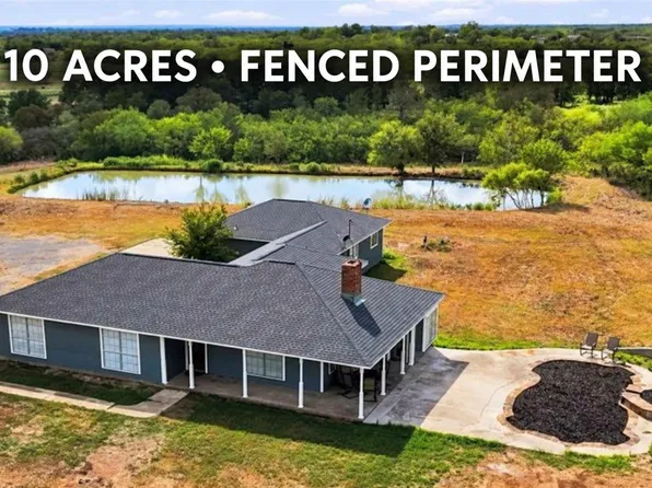 1871 Bridle Path Rd, Luling, TX 78648