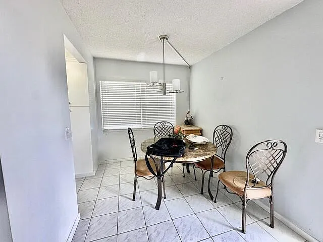 2 bed, 1.5 bath, 835 sqft, $1,650 — Photo 3