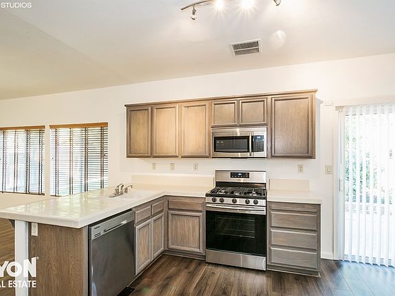 4th image of 208 Pinecrest Ct