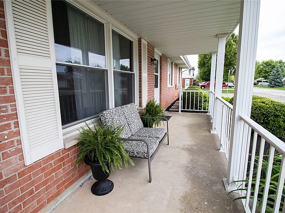 5th image of 1352 Highland Dr