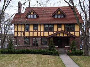 1082 Summit Ave, Saint Paul, MN 55105