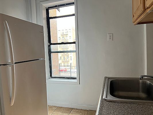 4th image of 466 Rockaway Pkwy #C1