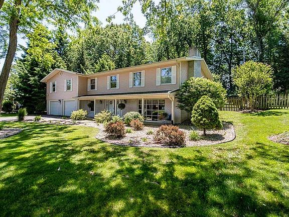 3rd image of 1753 Lochmoor Blvd