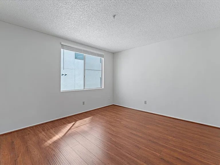 1785 Beloit Ave — Photo 30