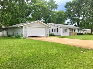 120 Bothfuhr Ave, Grant Park, IL 60940