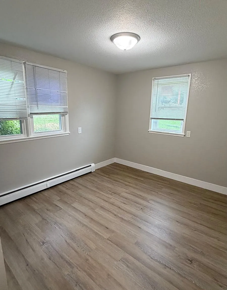 2 bed, 650 sqft, $950 — Photo 2