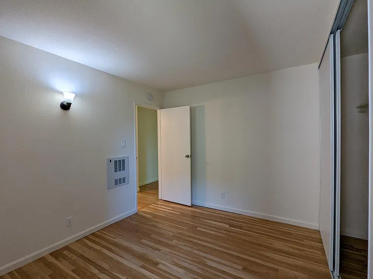 Vanguard Apartments — Photo 22